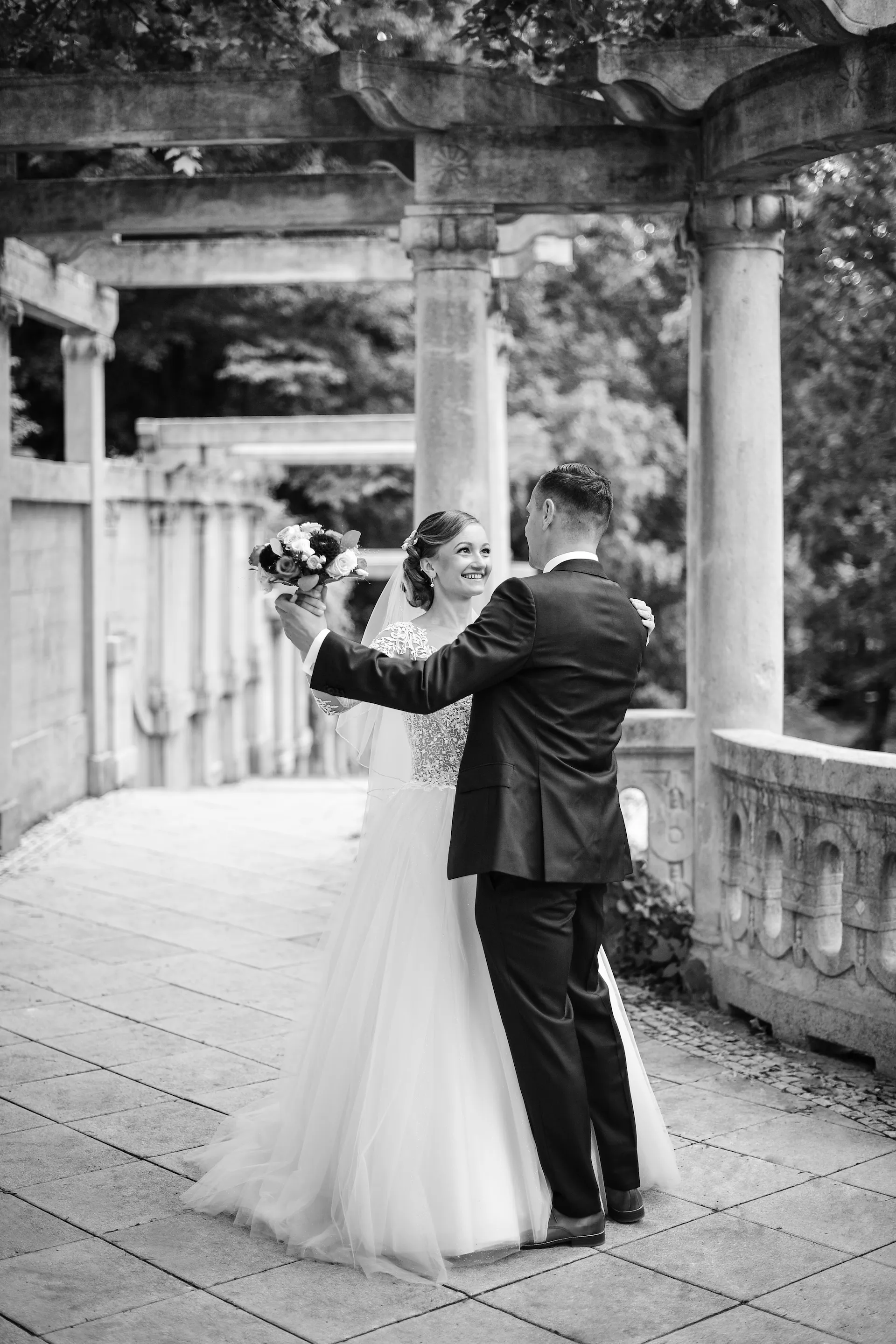 Brautpaar tanzt, Hochzeitsfotograf Standesamt Nürnberg